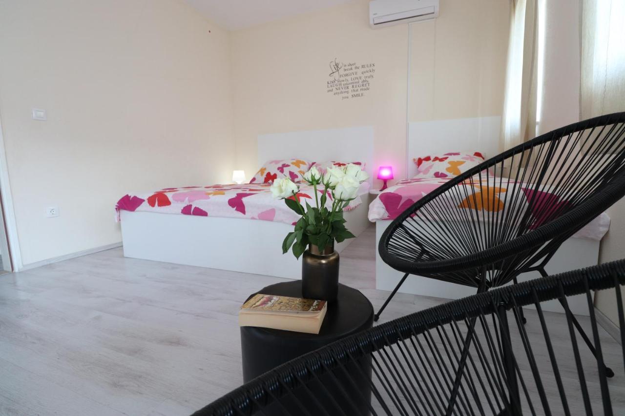 Charming Seaside Apartments Noa & Jakov, Zaboric Sibenik Exterior foto
